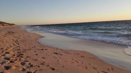 Alkimos Beach Retreat