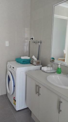 Villa Alkimos Beach Cottage