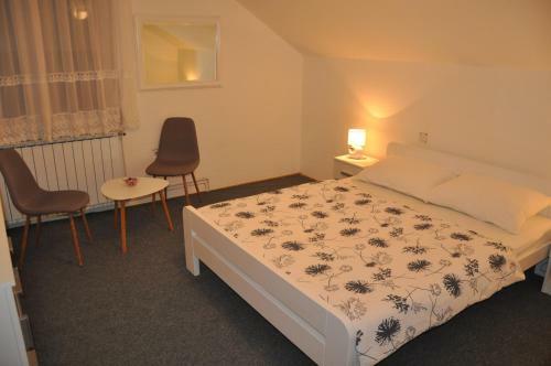 Hostal Guesthouse Denis