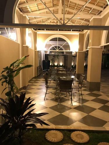Hotel Oeste Plaza