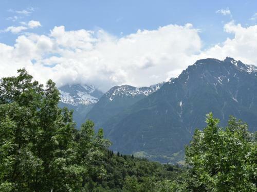 Spacious Apartment In Mehlbaum With Mountain View