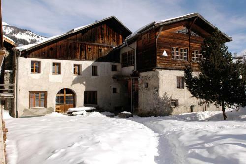 Sta-maria Youth Hostel
