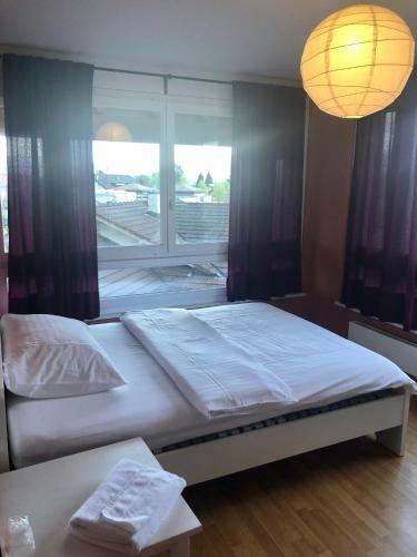 Hotel Room Bistro 33