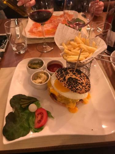 Hotel Room Bistro 33