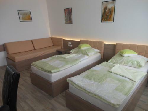 Hostal Hotel Garni Neud�rfl