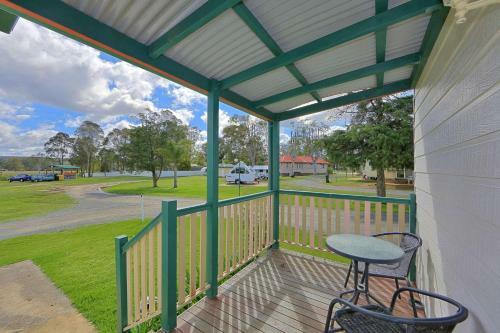 Hotel Crows Nest Tourist Park