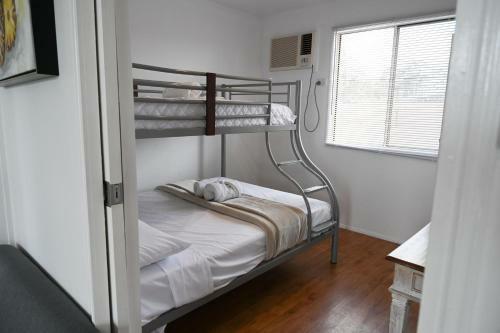 Hotel Crows Nest Tourist Park