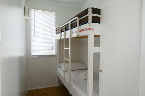 Hotel Crows Nest Tourist Park