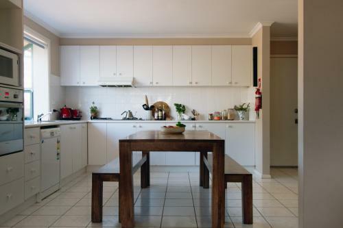 Torquay Retreats - Anderson