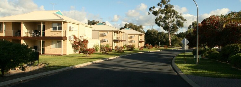 Aparthotel Lakeside Apartments And River Resort Villas