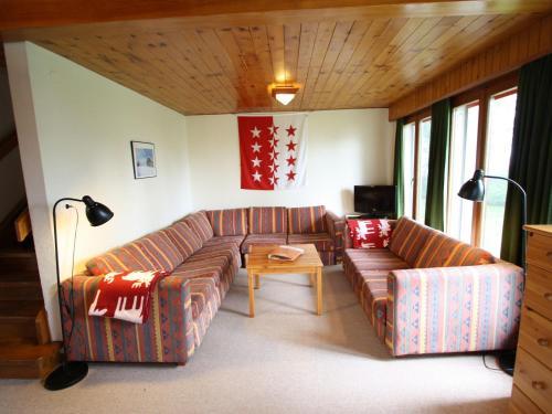 Spacious Chalet Near Forest In Randogne