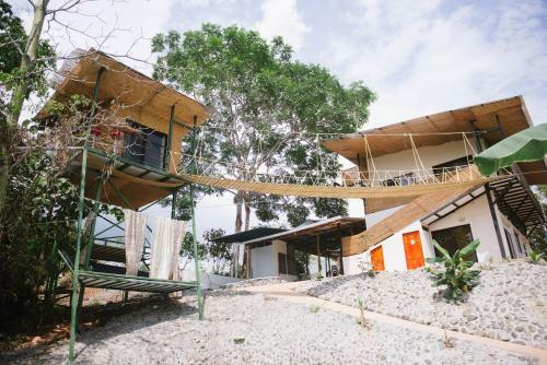 Tarzan Jungle Home Honeymoon Treehouse