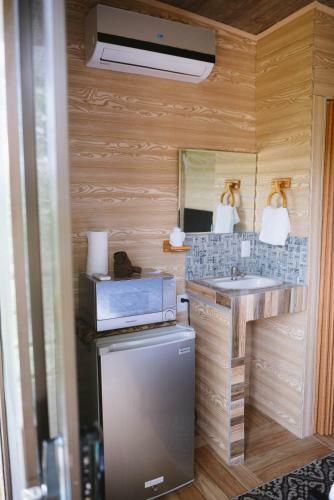 Tarzan Jungle Home Honeymoon Treehouse