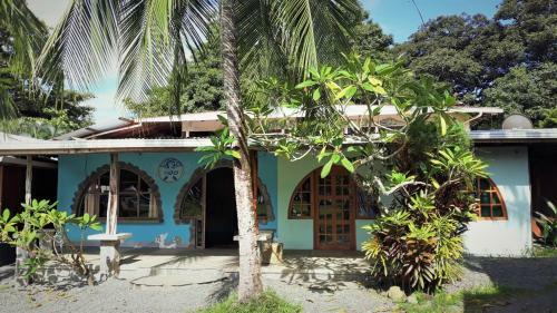 Hostal Surf House Pavones