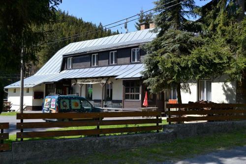 Hostal Chata Z�ti?�