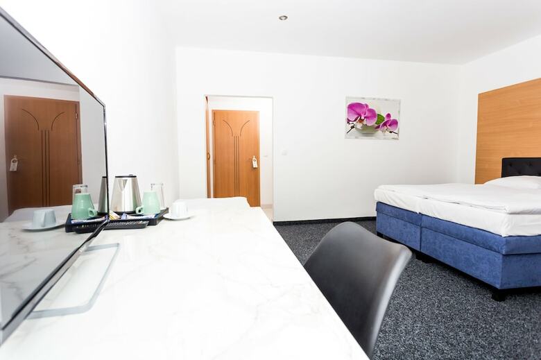 Tif Hotel & Restaurant