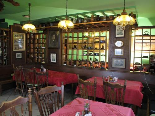 Hostal Penzion ?esk� Dv?r