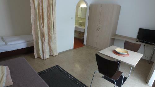 Berger�s Airport Hostel