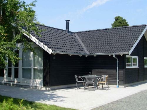 Three-bedroom Holiday Home In B�rkop 8