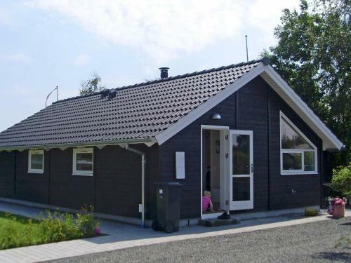 Three-bedroom Holiday Home In B�rkop 8