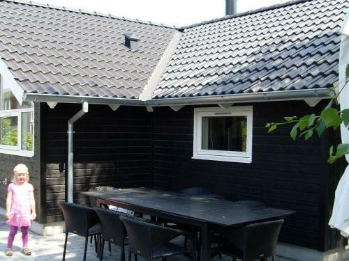 Three-bedroom Holiday Home In B�rkop 8