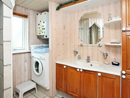 Three-bedroom Holiday Home In Roslev 15