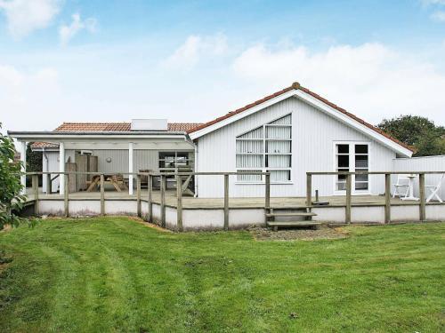 Three-bedroom Holiday Home In Roslev 15