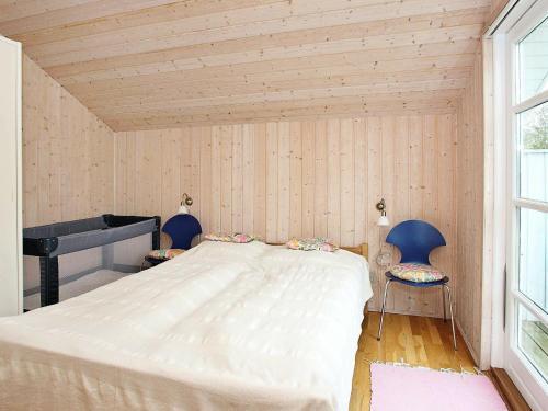 Three-bedroom Holiday Home In Roslev 15