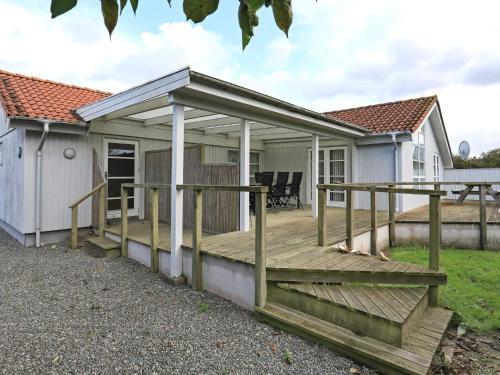 Three-bedroom Holiday Home In Roslev 15