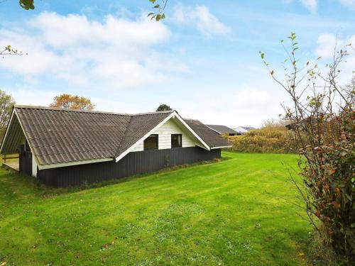 Three-bedroom Holiday Home In Roslev 3