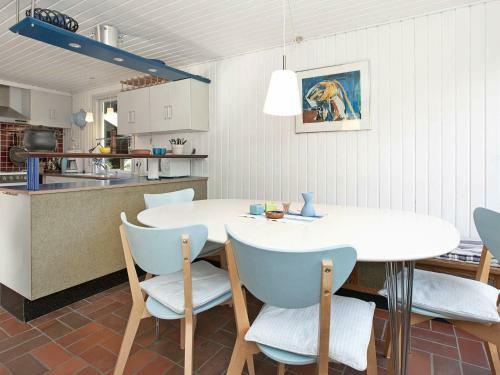 Three-bedroom Holiday Home In Glesborg 57
