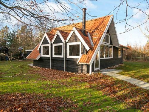 Two-bedroom Holiday Home In Glesborg 2