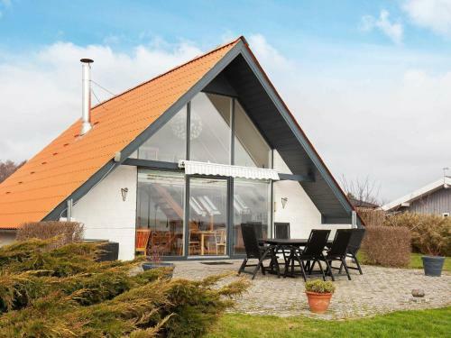 Three-bedroom Holiday Home In Grevinge 2