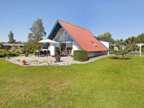 Three-bedroom Holiday Home In Grevinge 2