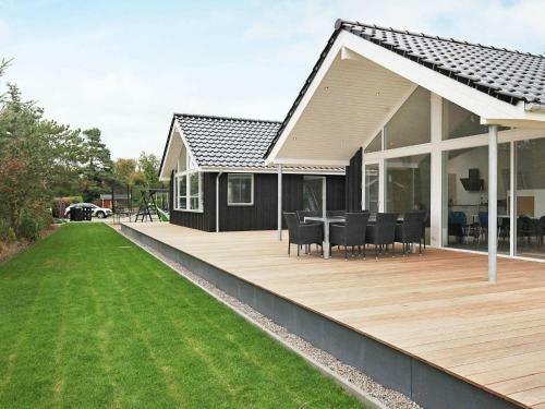 Two-bedroom Holiday Home In Tomrefjord