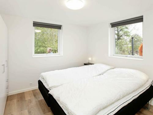 Two-bedroom Holiday Home In Tomrefjord