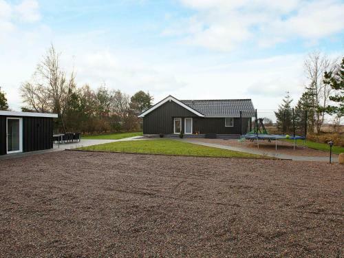 Two-bedroom Holiday Home In Tomrefjord