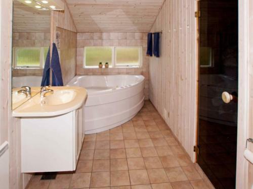 Three-bedroom Holiday Home In Hemmet 83