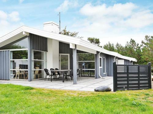 Three-bedroom Holiday Home In Henne 11