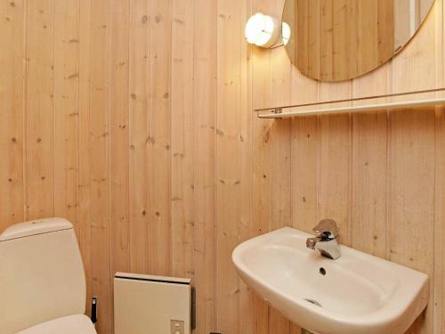 Three-bedroom Holiday Home In Henne 2