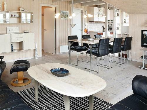 Three-bedroom Holiday Home In Ringk�bing 7