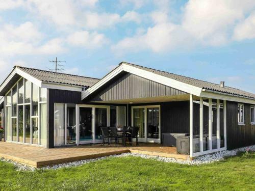Five-bedroom Holiday Home In Ringk�bing 5
