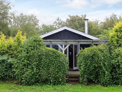 Three-bedroom Holiday Home In Roslev 13
