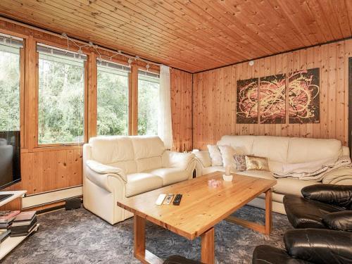 Three-bedroom Holiday Home In Roslev 13