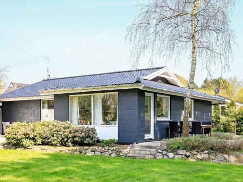 Three-bedroom Holiday Home In Millinge 1