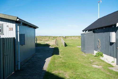 M�ge 66 Holiday House
