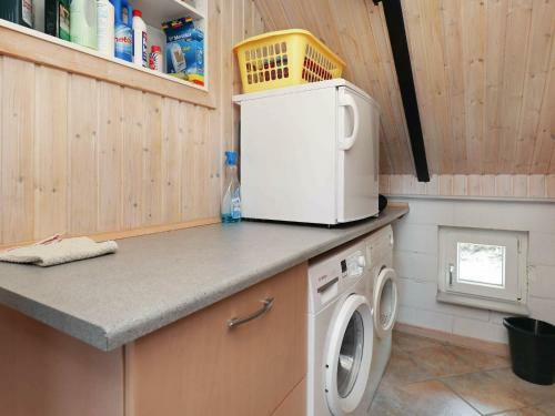 Three-bedroom Holiday Home In Ringk�bing 4