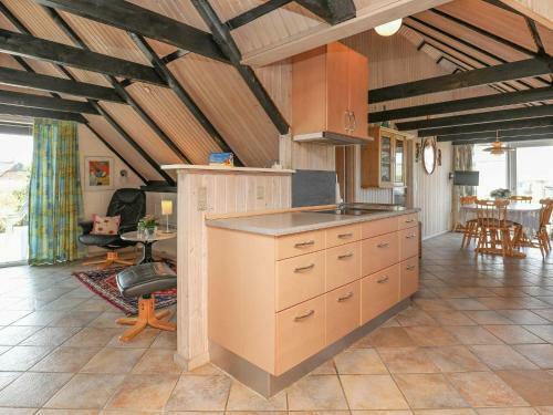 Three-bedroom Holiday Home In Ringk�bing 4