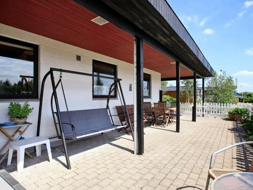 Holiday Home Tv�rvej