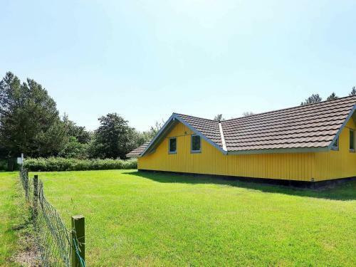 Three-bedroom Holiday Home In R�dby 33